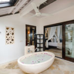 Batu Karang Lembongan Resort - One Bedroom Villa/Badezimmer