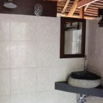Kri Eco Resort - Gemeinschaftsbäder, Dusche + Waschbecken