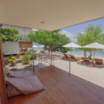 Komodo Resort - Grand Beach Suite, Terrasse und Sitzkissen
